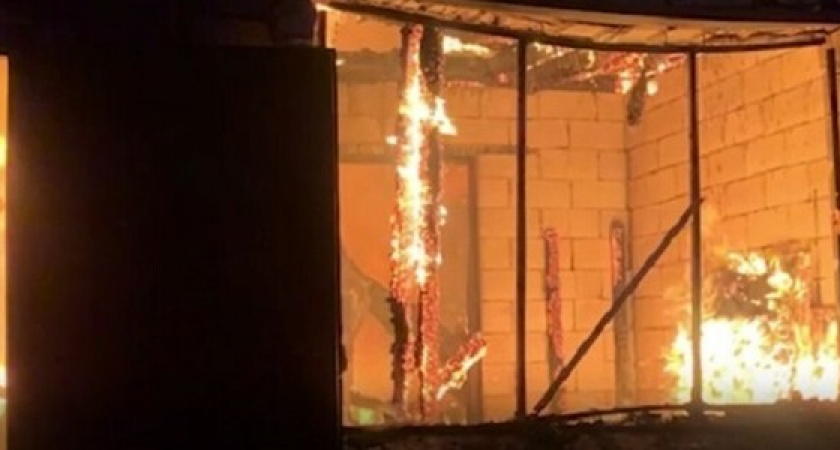 Семье из станицы Раевской, потерявшей в пожаре крышу над головой в новогодние каникулы, оказывают помощь всем миром