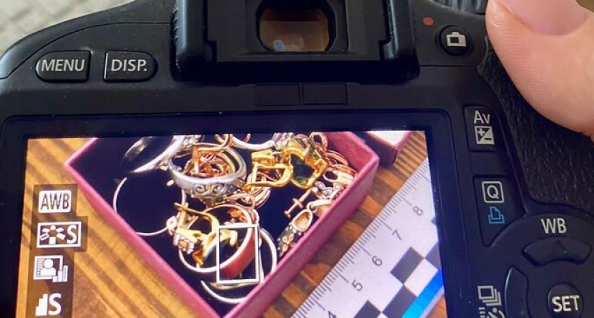 Новороссиец обчистил знакомую, пока та была в душе