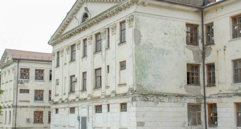 В Новороссийске отреставрируют фасада школы № 21 и отремонтируют спортзал в школе №32