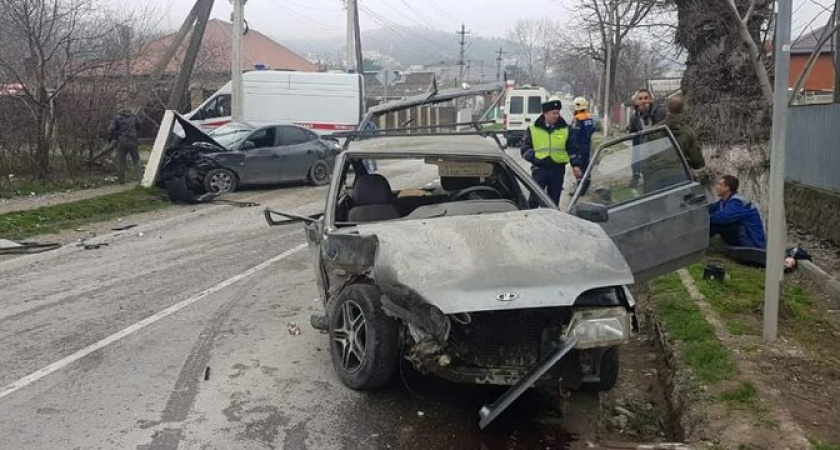 В Гайдуке столкнулись ВАЗ-2113 и «Хендай Элантра»: водитель иномарки получила травмы 