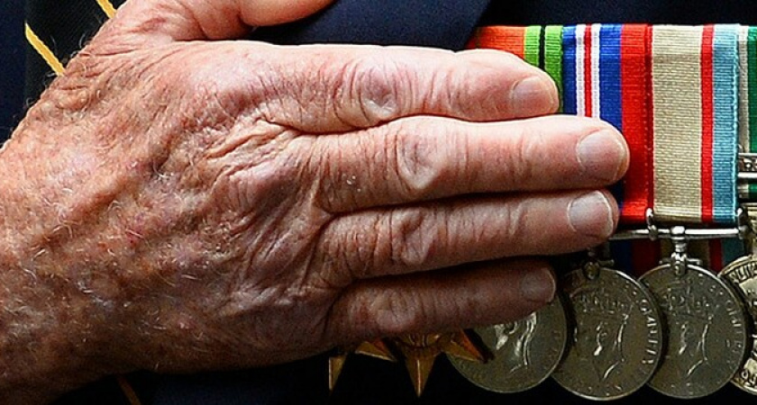 Указ подписан: ветеранам труда положены специальные выплаты