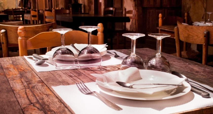 Тарелки будут блестеть, как в ресторанах: даже старую посуду можно обновить за 2 минуты 