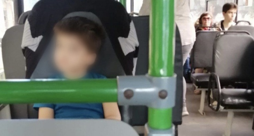 «Он же совсем малыш! Где его родители?!»: четырехлетний мальчик ездил в одиночку в новороссийском троллейбусе 