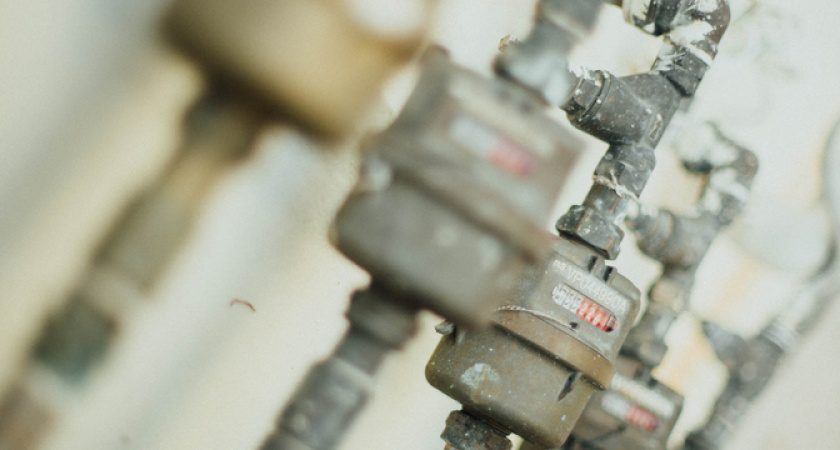 За неисправный счетчик можно взыскать с УК. Какие выплаты положены владельцам жилья