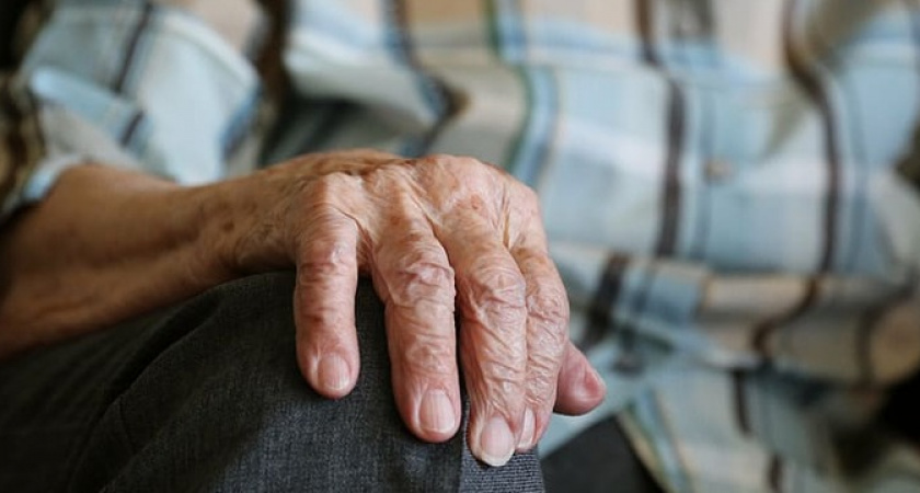 "Проверять будут прямо на улицах": пенсионеров старше 60 лет ожидают неприятные перемены в жизни 