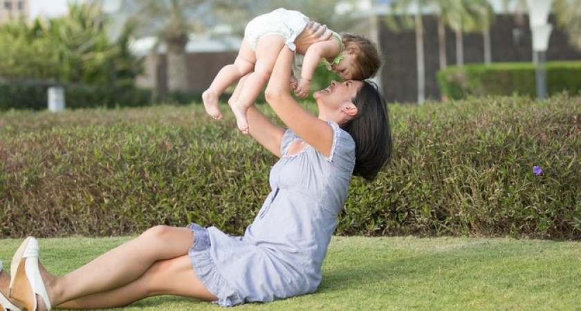 Только работающим: объявлено о новой выплате родителям – подробности