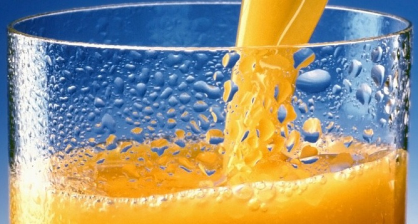 Поможет быстро снять похмелье и стресс: этот сок полезен даже покупной