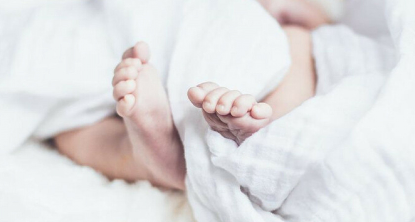 В старых девах не посидишь: россиянки теперь обязаны рожать первых детей в 19-20 лет