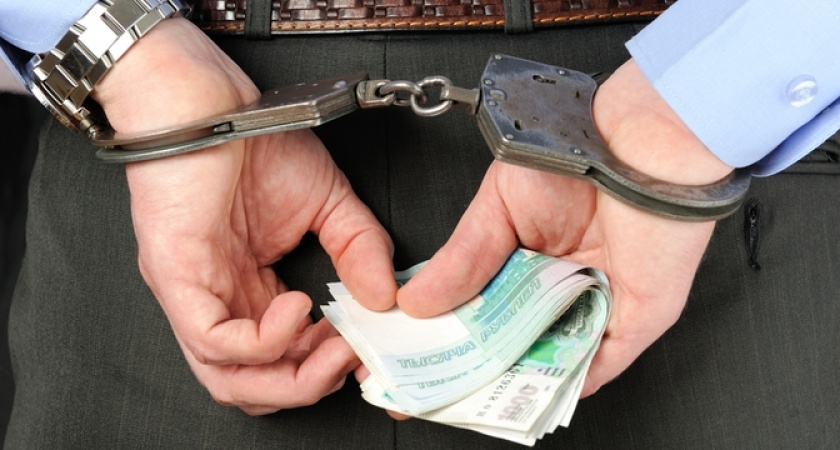 Новороссийцу грозит 3 года колонии строгого режима за попытку дать взятку в 100 тысяч рублей полицейскому