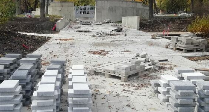 Лаванда – радует, пруд – огорчает: как проходит благоустройство второй очереди парка Фрунзе Новороссийска