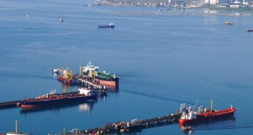 «Транснефть» опровергает информацию, что морской беспилотник ВСУ атаковал нефтегавань «Шесхарис» в Новороссийске