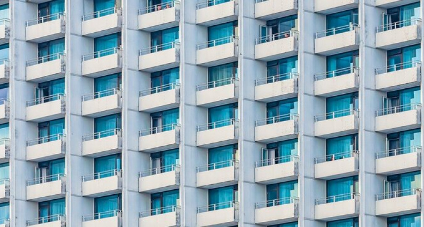 Застеклённые лоджии под запретом: заставят снять и не разрешат сделать заново