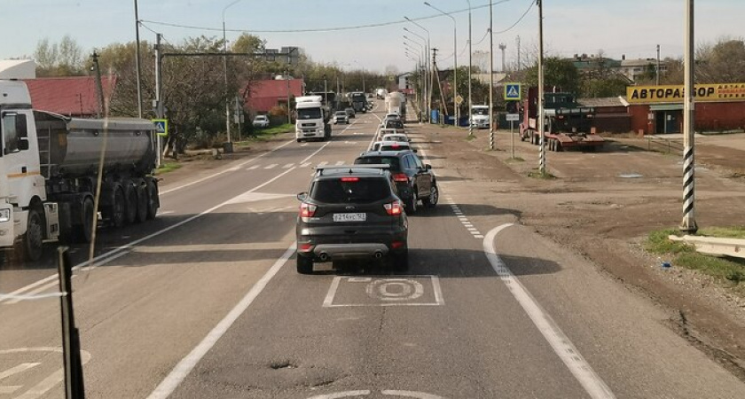 Новороссийск встал: в город невозможно въехать из-за пробок