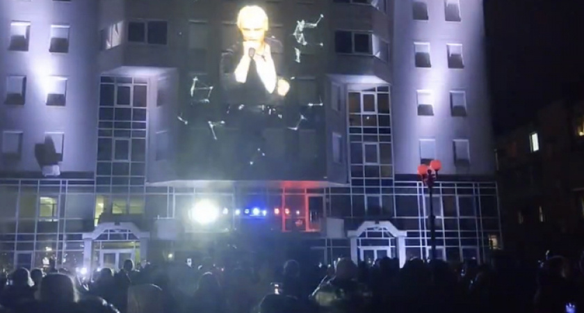 Дубцова, Шаман и другие российские звезды в Новороссийске под дождем: цифровой фестиваль проходит в городе-герое