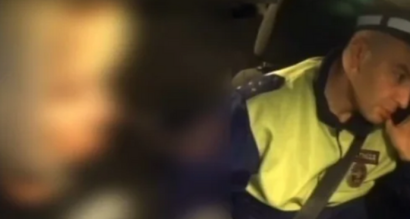 «Даю пятеру и расходимся!»: пьяная 72-летняя пенсионерка за рулем поломанного авто пыталась уладить вопрос с гаишниками «полюбовно»