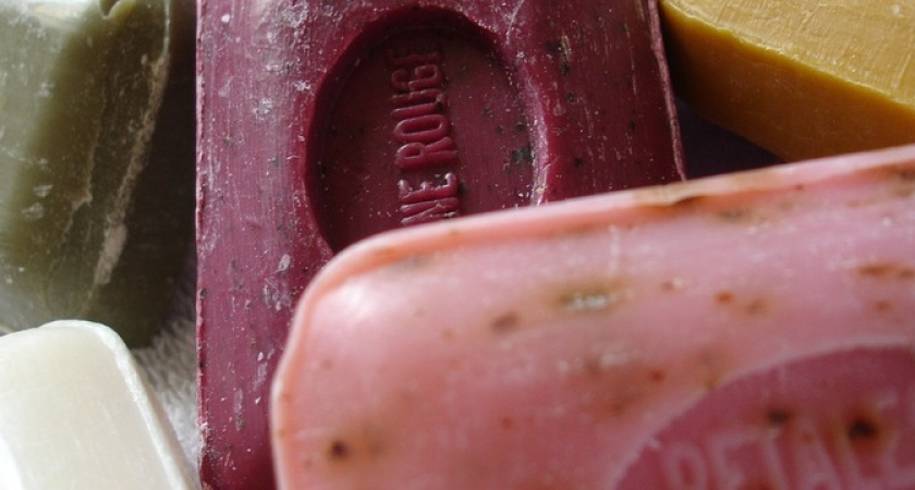 5 предметов, которые запрещается мыть с мылом: ножи затупятся, доски растрескаются — неожиданные советы