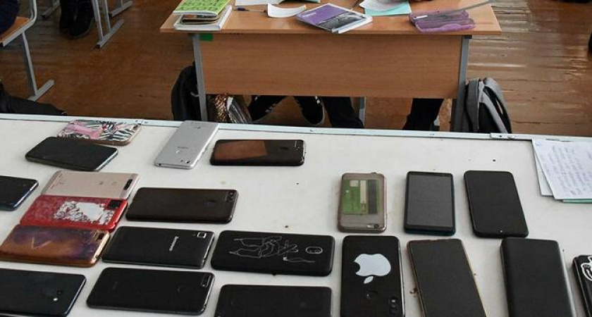 С интернетом новороссийским школьникам можно прощаться: госдума приняла закон о запрете использования телефонов на уроках 