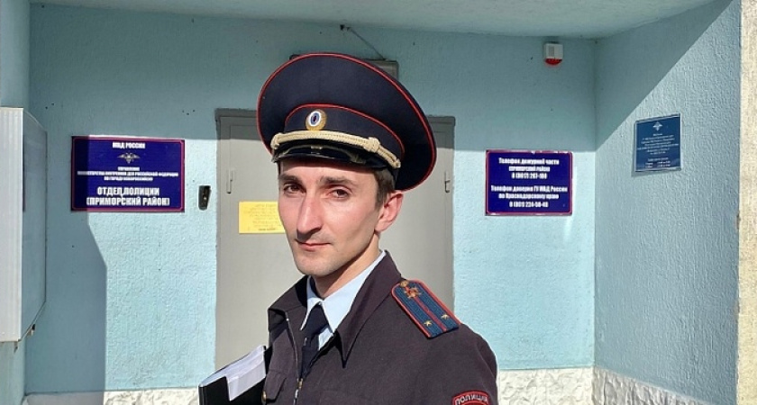 Под Новороссийском участковый спас обездвиженную пенсионерку, пробравшись к ней в дом через окно