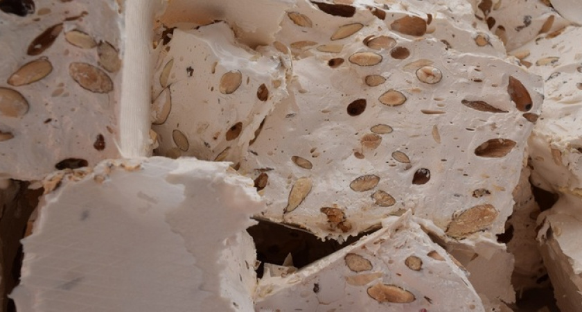 Из яйца, сахара и меда: нежнейший восточный десерт разлетится со стола за 5 минут