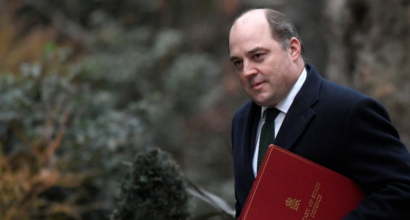 Британский министр обороны Бен Уоллес подал в отставку — на его место назначили Гранта Шаппса, занимавшего пост главы Минэнерго