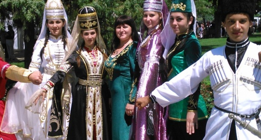 Русские, армяне и три американца: представители каких национальностей и народов проживают в Новороссийске