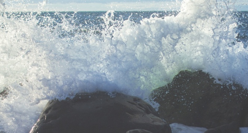 Держитесь за поручни: в Новороссийске ожидается сильный ветер