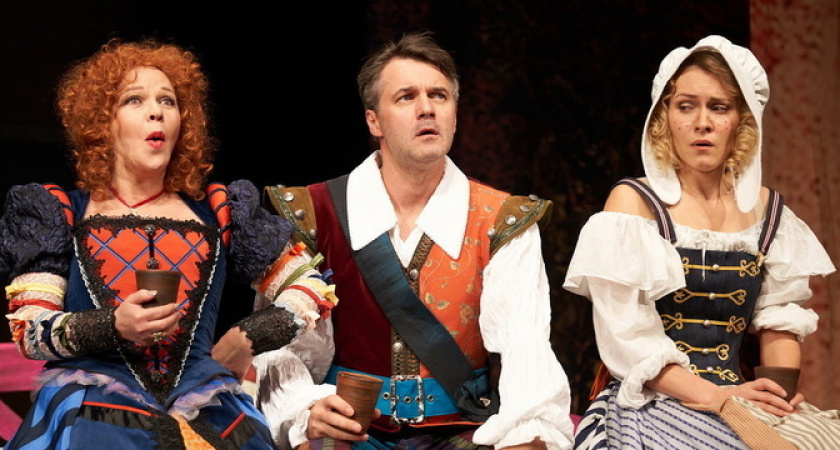 Лиза Арзамасова заставила новороссийцев плакать, а Елена Валюшкина – смеяться до слез: горожане оценили игру московских актеров