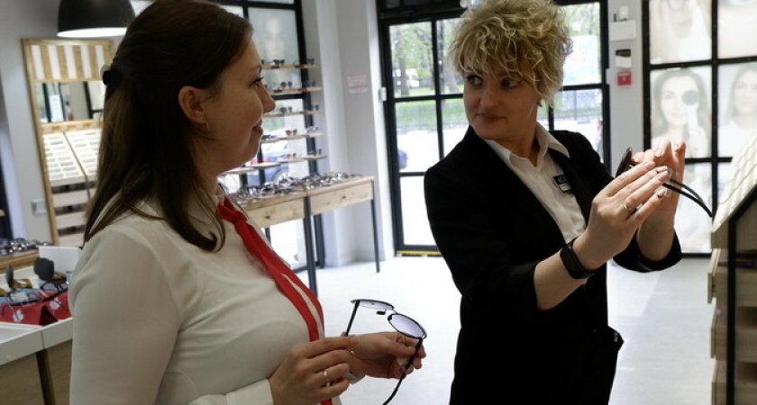 Клиентам только лучшее: как проходит проверка качества очковых линз на заводе «ОДВ» и почему они не могут стоить дешево