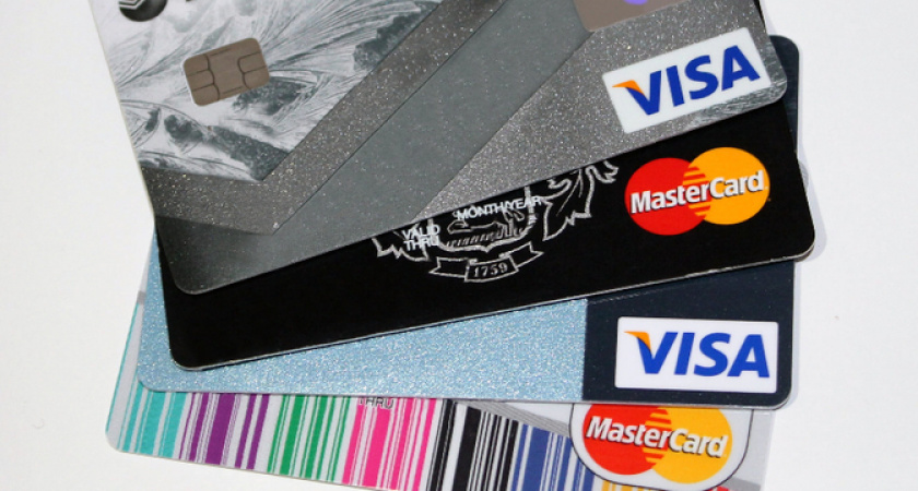 Владельцев банковских карт, предупредили о повторном списании денег
