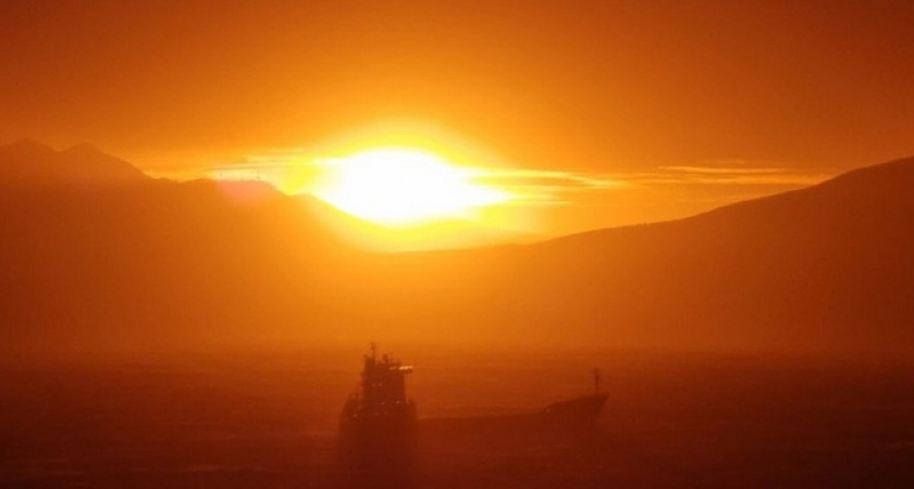 Огненные рассветы уходящей осени в Новороссийске