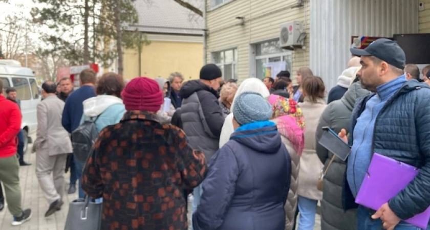 «Места нет, людей выгоняют на улицу»: в Новороссийске произошел скандал на публичных слушаниях по вопросу принятия нового генплана 