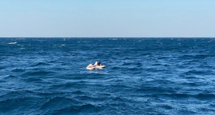 В Новороссийске из-за норд-оста двух женщин едва не унесло в море на сапах