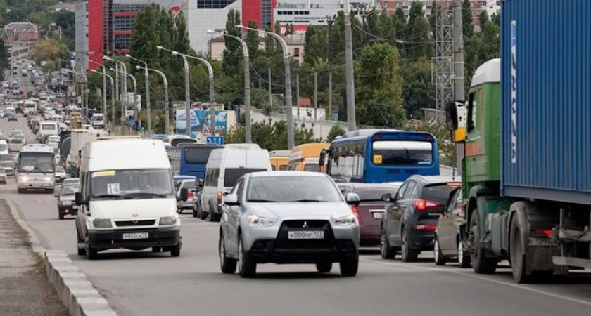 Новороссийцы с самого утра стоят в одной гигантской пробке: что произошло?