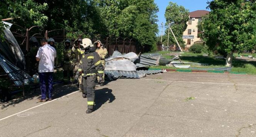 В краснодарской школе на детей упала крыша: 12 учеников пострадали 