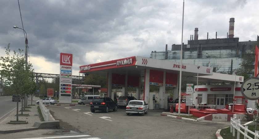 Глава Новороссийска будет еженедельно отчитываться в край о наличии бензина в городе и его цене