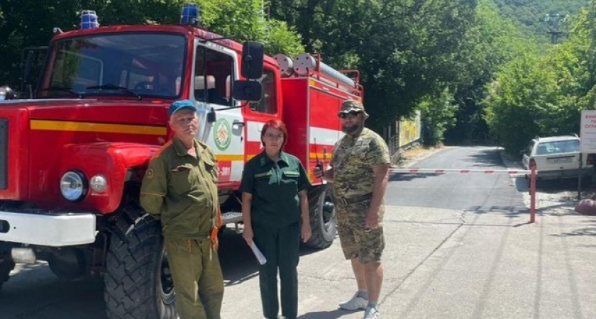 Парковка для местных – 100 рублей, для туристов – 300: на «Лиманчике» под Новороссийском начал работать шлагбаум