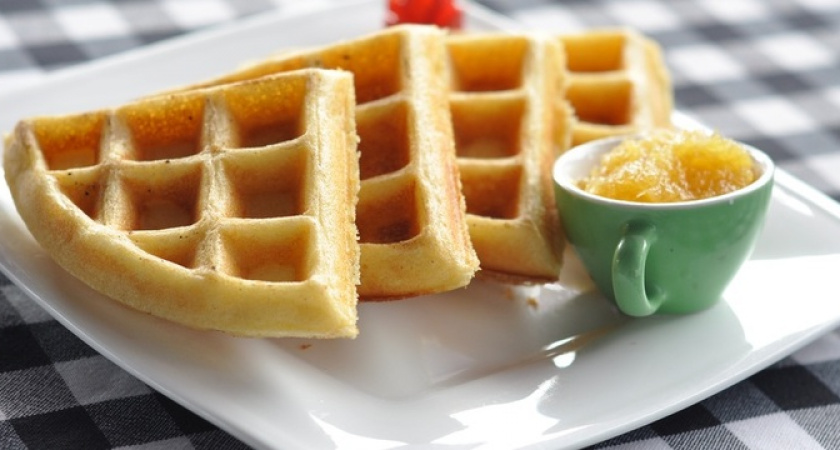 Роскошный завтрак за 5 минут: рецепт изумительных сырных вафель
