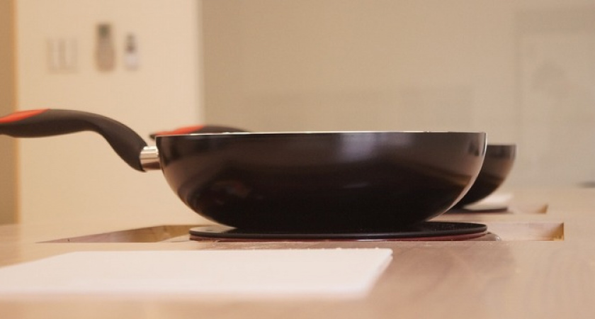 Обработала сковороду этим дешёвым средством: больше ничего не прилипает — стала лучше новой