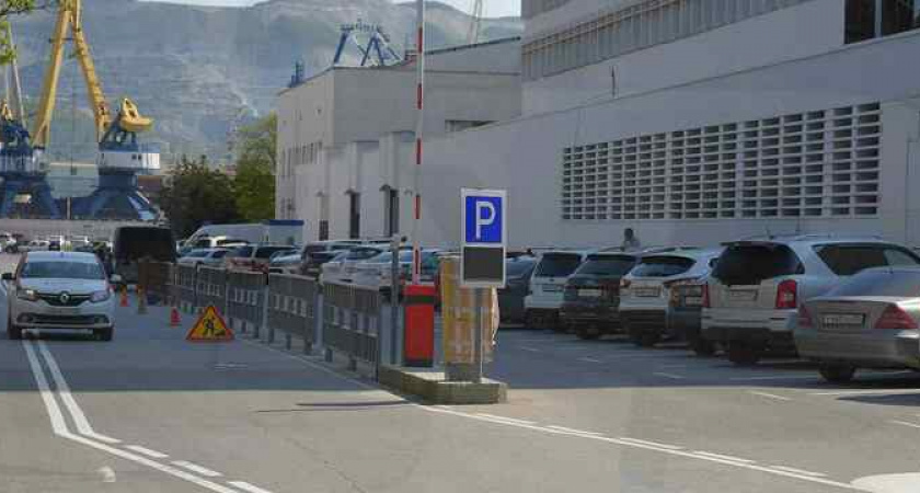 Стало известно, какие платные парковки станут бесплатными 