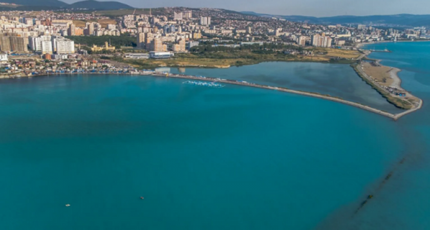 Море воняет го**ом, а воздух – нефтью: минусы летнего отдыха в портовом городе Новороссийске