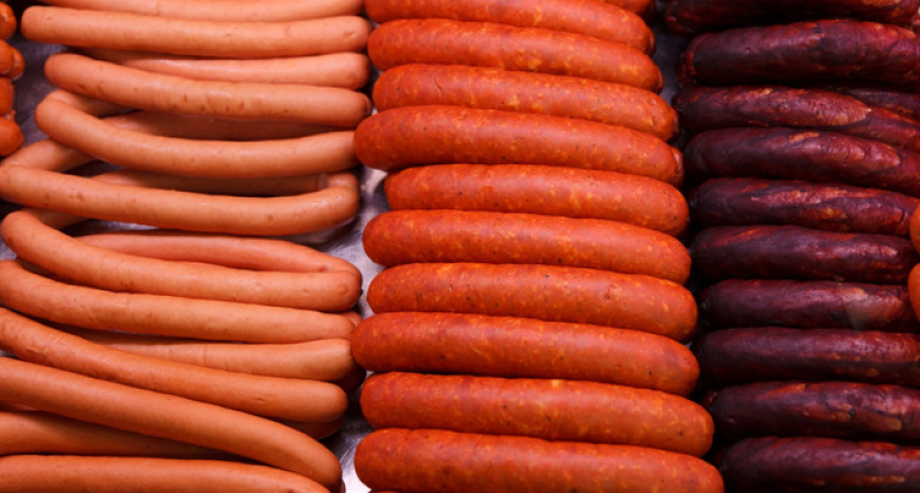 Можно смело брать и не боятся отравиться, там чистое мясо. Росконтроль назвал лучшие марки колбасы