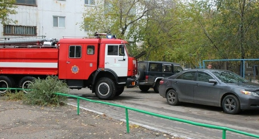 В Госдуме предлагают разрешить каретам скорой помощи и пожарным машинам таранить неправильно припаркованные автомобили