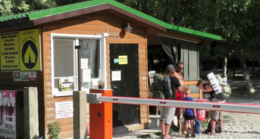 Многодетная мать потеряла 10-летнего сына-инвалида во время отдыха в кемпинге в Абрау-Дюрсо под Новороссийском