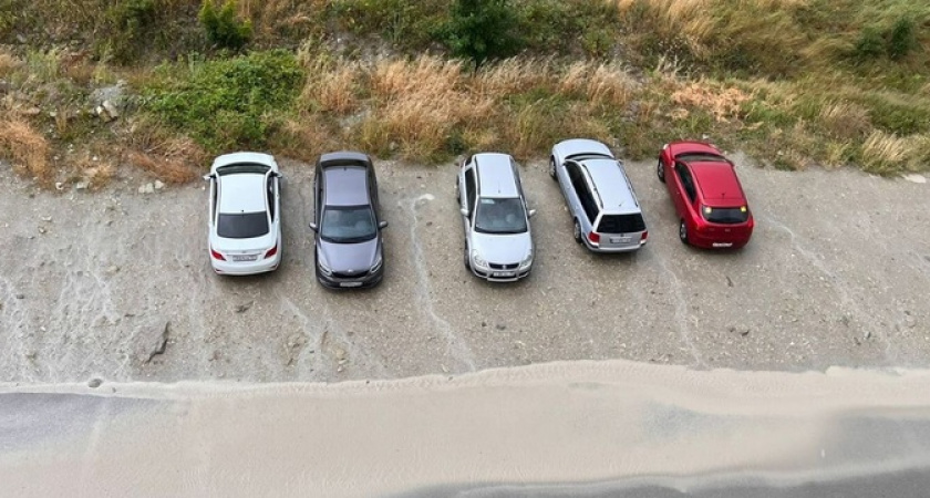 «Газона нет, а штрафы есть»: жители улицы Видова в Новороссийске жалуются на необоснованные штрафы