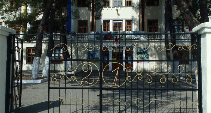 «А куда их денут? На карман директору?»: в Новороссийске в 21 школе в связи с капремонтом фасада снимут кондиционеры
