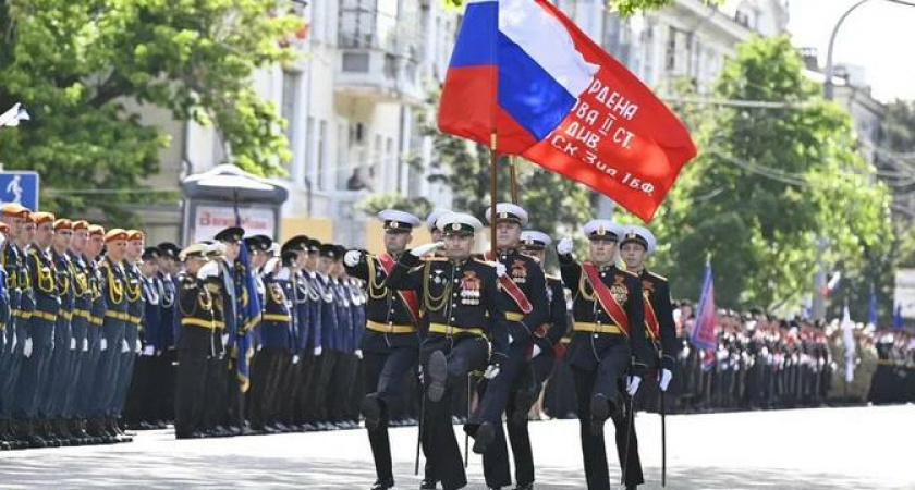 Праздник со слезами на глазах: в Новороссийске прошёл единственный в Краснодарском крае парад Победы