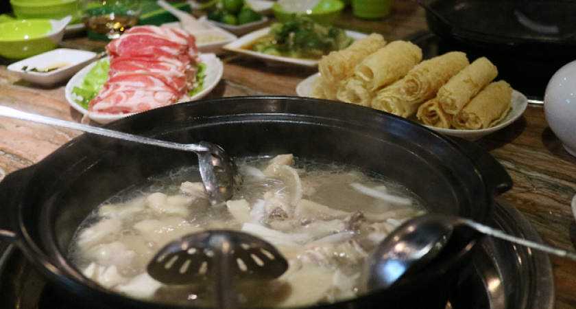 Как поступать с первым бульоном при варке мяса : шеф-повар дал ответ