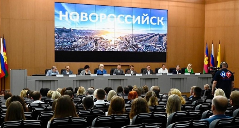 На Аппаратном совещании мэр Новороссийска заявил, что накажет бездействующий «Мой Новороссийск» 