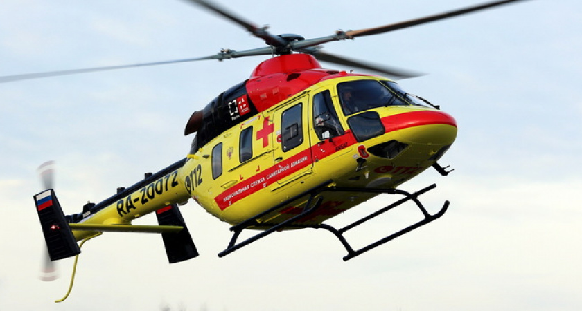 Впал в кому: подростка после аварии доставили в больницу на вертолете