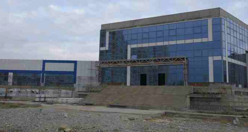 Не опять, а снова: в Новороссийске на строительство Дворца спорта выделили еще 50 миллионов рублей